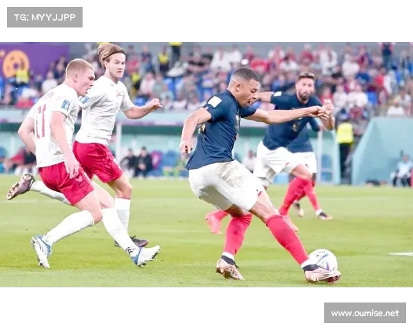 姆巴佩如何凭借速度与技巧轻松撕裂对手防线的技术解析