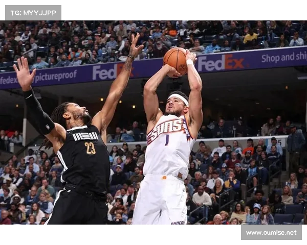 布克领衔太阳队再度崛起 展现超凡实力与领袖风范 完美诠释MVP潜力